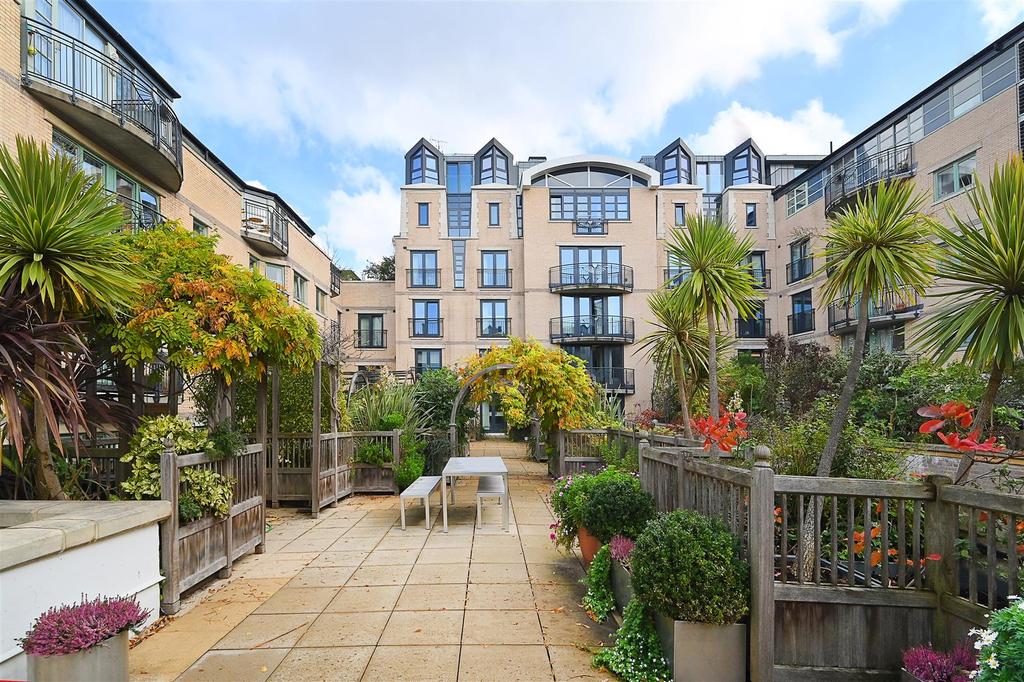 29-50-Kensington-Gardens-Square (16).JPG