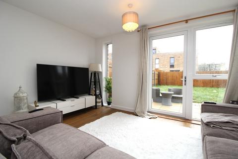 2 bedroom end of terrace house to rent, Peregrine Drive, Great Warley, CM13