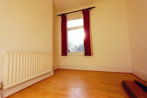 3 bedroom terraced house to rent, Winchester Road, London N9