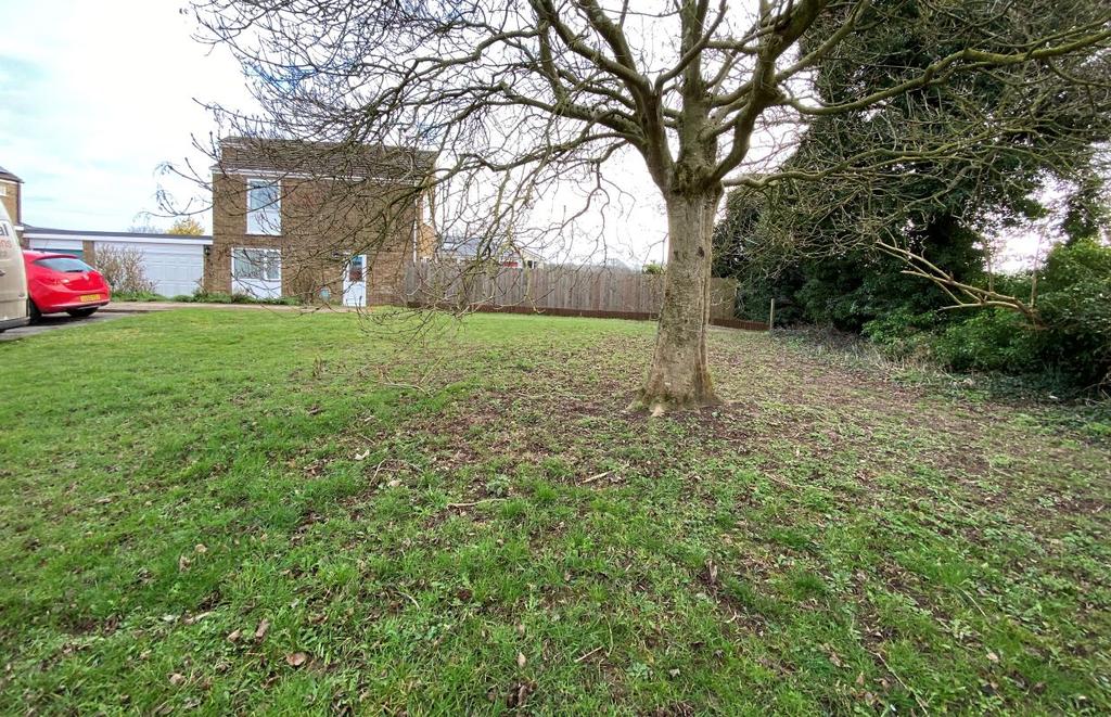 Land at Mill Hill, Royston... Land £5,000