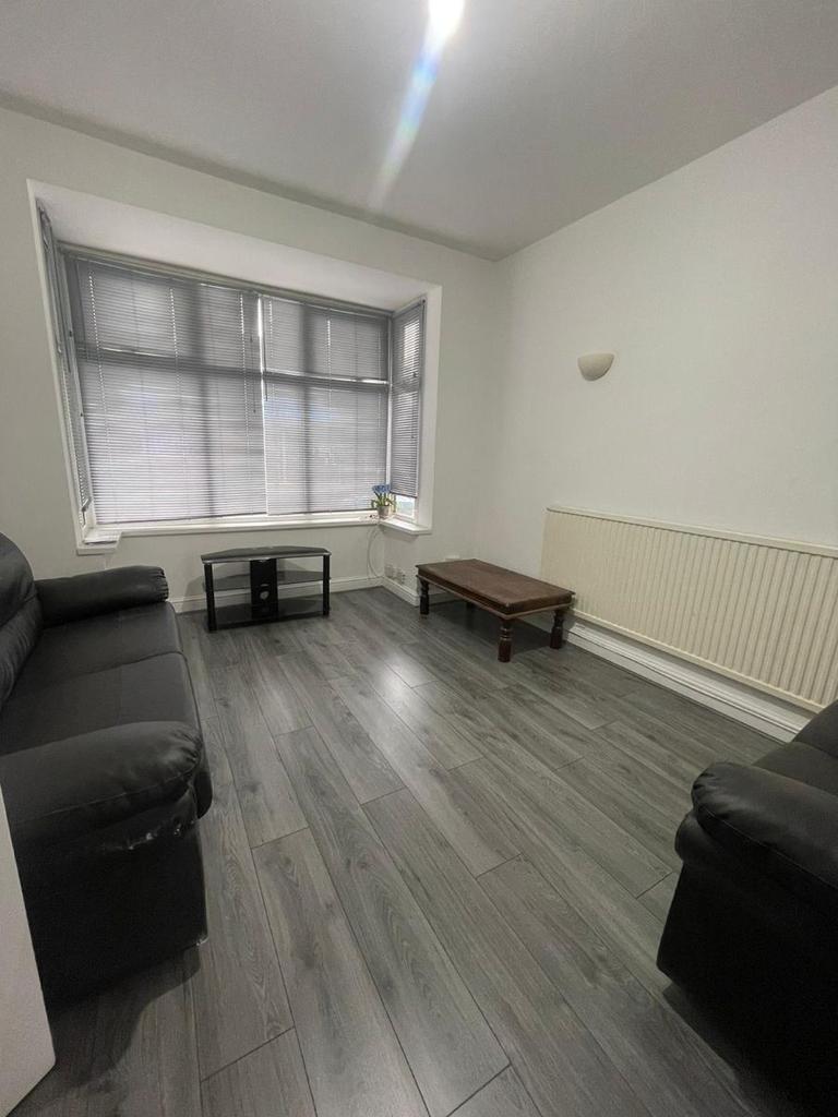 Foleshill Road, Coventry 3 bed terraced house £1,150 pcm (£265 pw)