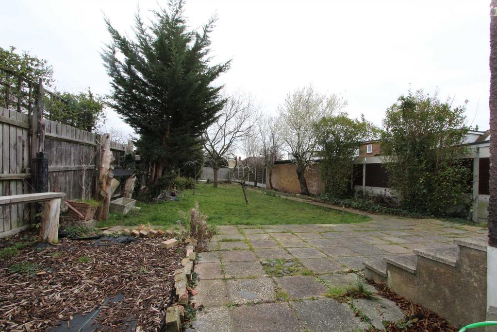 Watlington Road, Benfleet 2 bed semidetached bungalow for sale £330,000