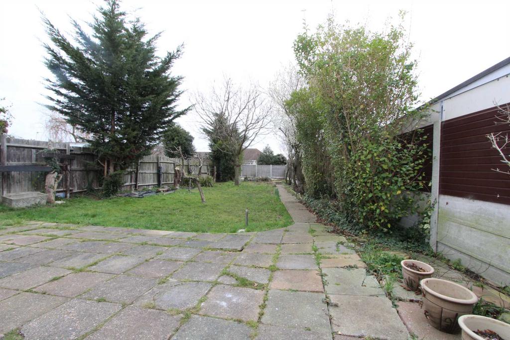 Watlington Road, Benfleet 2 bed semi-detached bungalow - £330,000