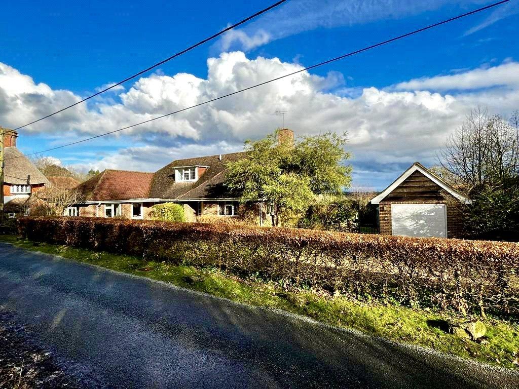 Knapp Lane, Ampfield, Romsey, Hampshire, SO51 3 bed detached house for