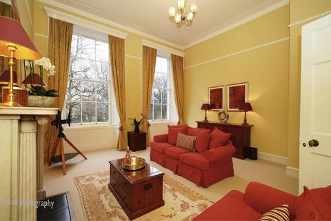 2 bedroom flat to rent, Drummond Place, New Town, Edinburgh, EH3