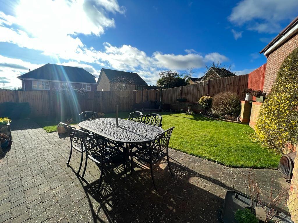 Wisteria Way, Abington Vale, Northampton NN3 3QB 4 bed detached house