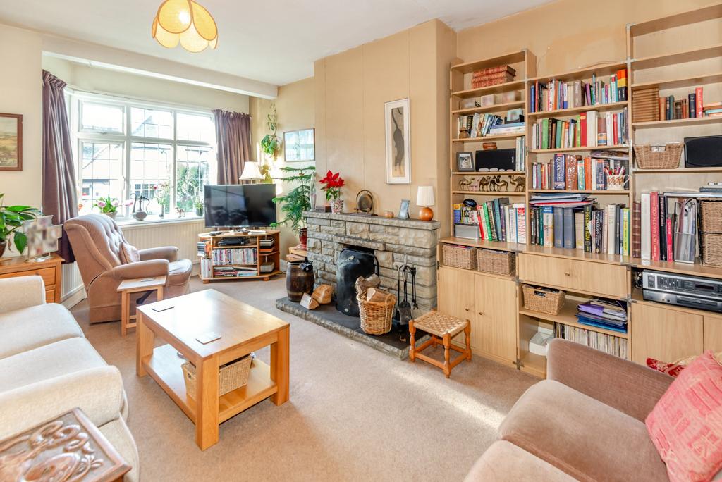 Whitelands Avenue, Chorleywood, WD3 3 bed semidetached house £925,000