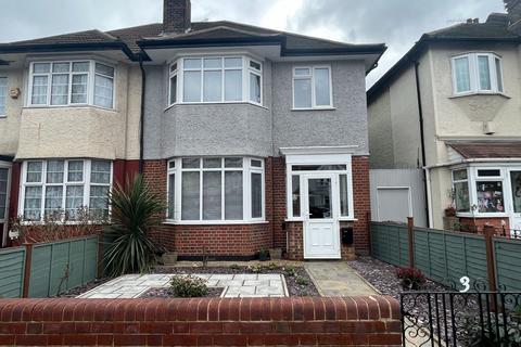 3 bedroom semi-detached house to rent, Noel Road