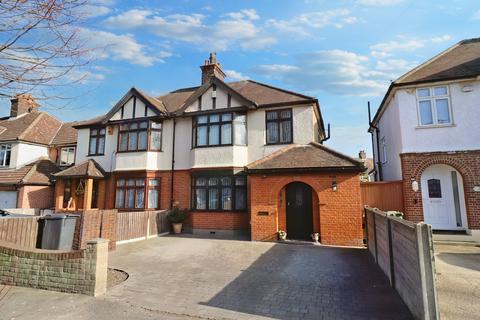 3 bedroom semi-detached house for sale - St. Georges Avenue, Grays RM17