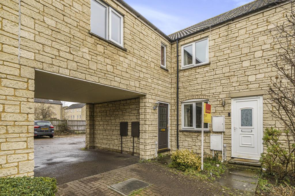 Avocet Way, Bicester, OX26 2 bed terraced house £1,200 pcm (£277 pw)