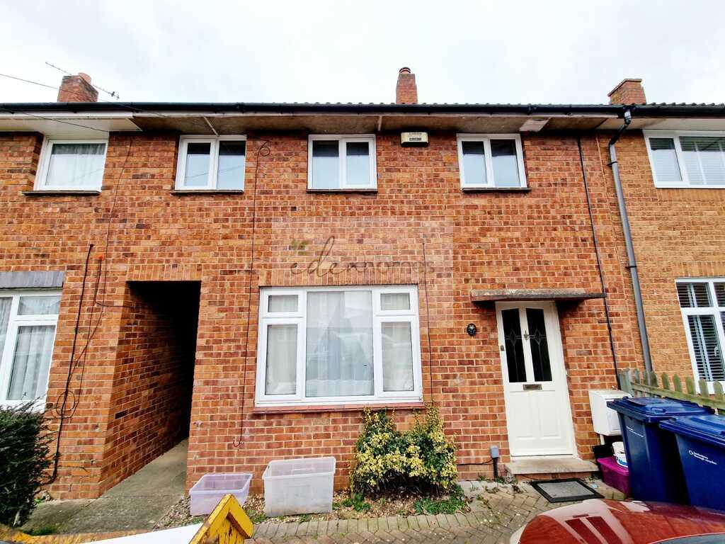 Green Acre, Brockworth, Gloucester... 3 bed semidetached house £995 pcm (£230 pw)
