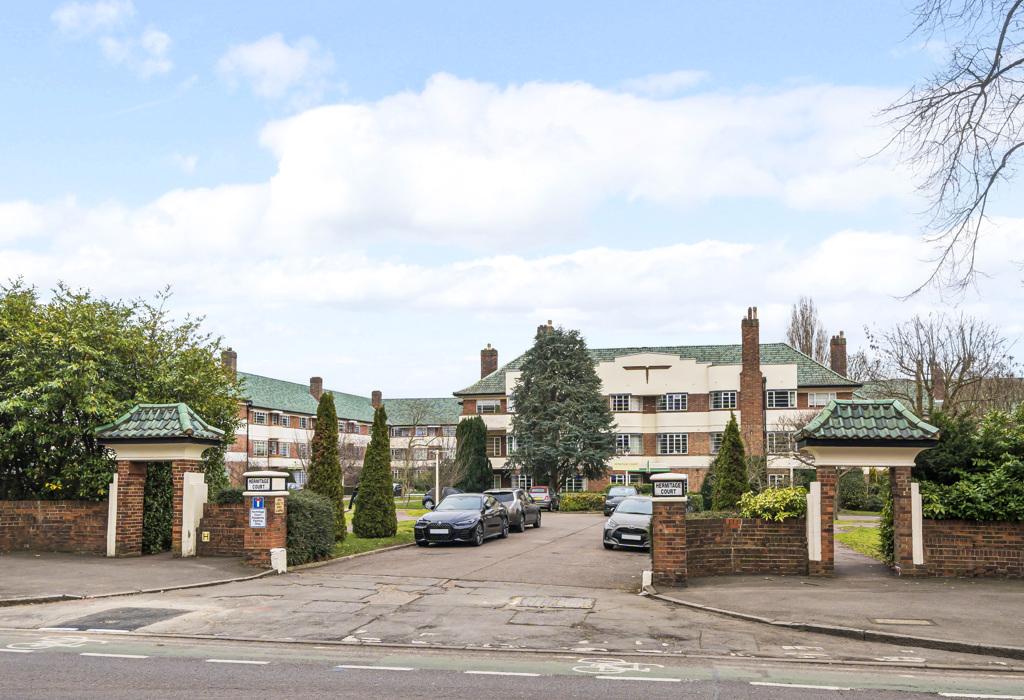 Hermitage Court, Snaresbrook, London 2 bed flat £475,000