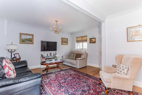 3 Elder Close, London, N20 8DN