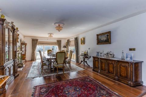 3 Elder Close, London, N20 8DN