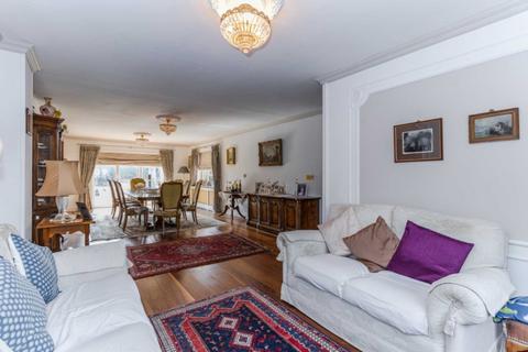 3 Elder Close, London, N20 8DN