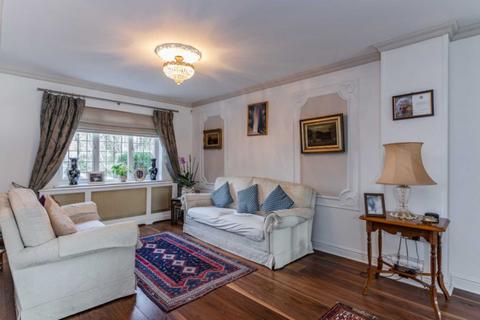 3 Elder Close, London, N20 8DN