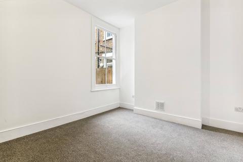 2 bedroom apartment to rent - Yukon Road, London, SW12