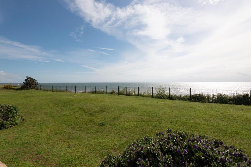Joss Gap Road, Bayside Heights Joss Gap Road, CT10 2 bed apartment £