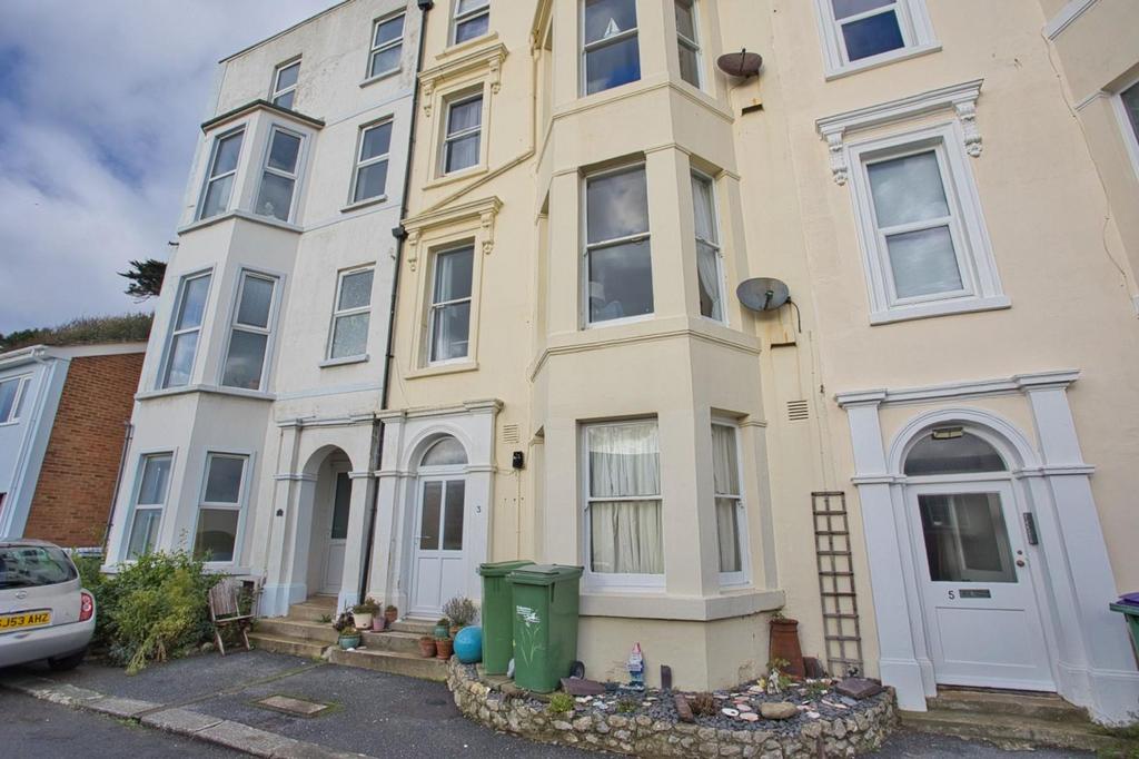The Crescent, Sandgate, CT20 2 bed flat for sale £190,000