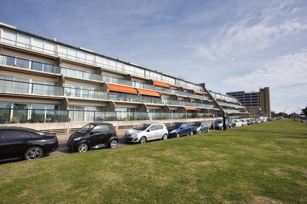 The Leas, Whitecliffs The Leas, CT20 2 bed flat for sale £220,000