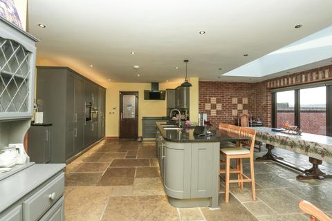 4 bedroom detached house for sale - Astley Avenue, Dover, CT16