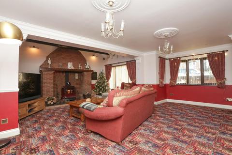 4 bedroom detached house for sale - Astley Avenue, Dover, CT16