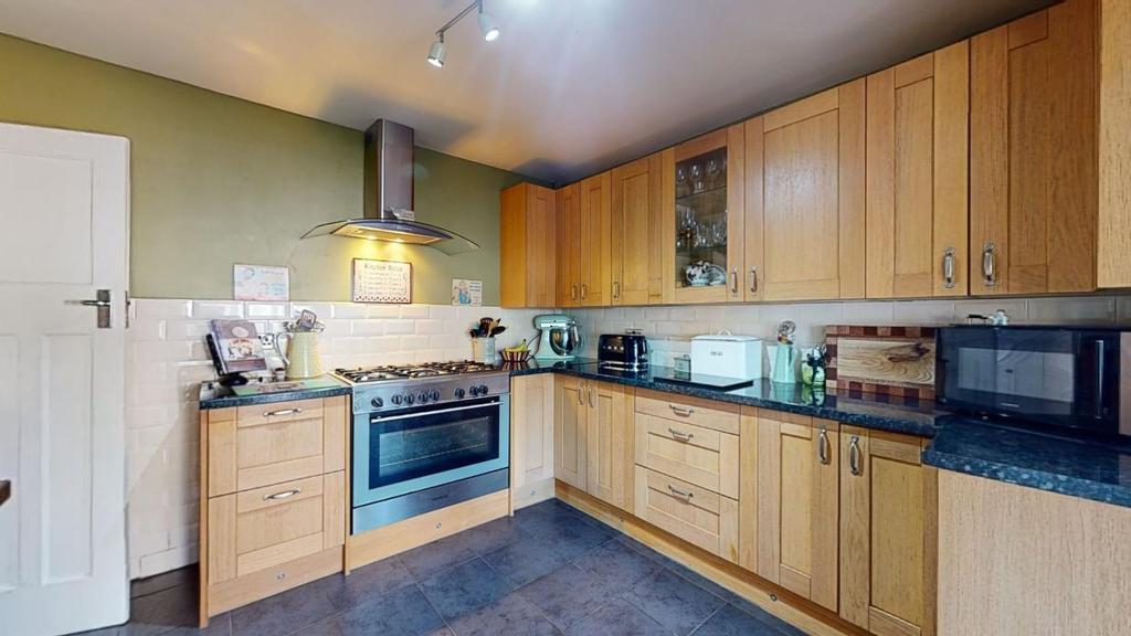Harcourt Drive, Canterbury, CT2 3 bed terraced house £550,000