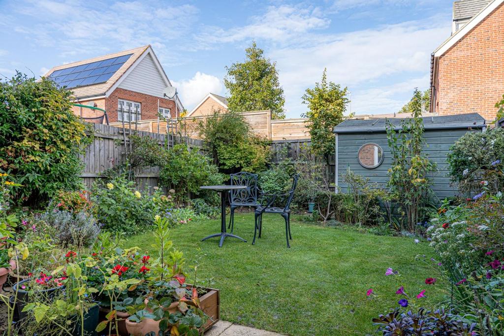 Lakeside Avenue, Faversham, ME13 4 bed end of terrace house for sale