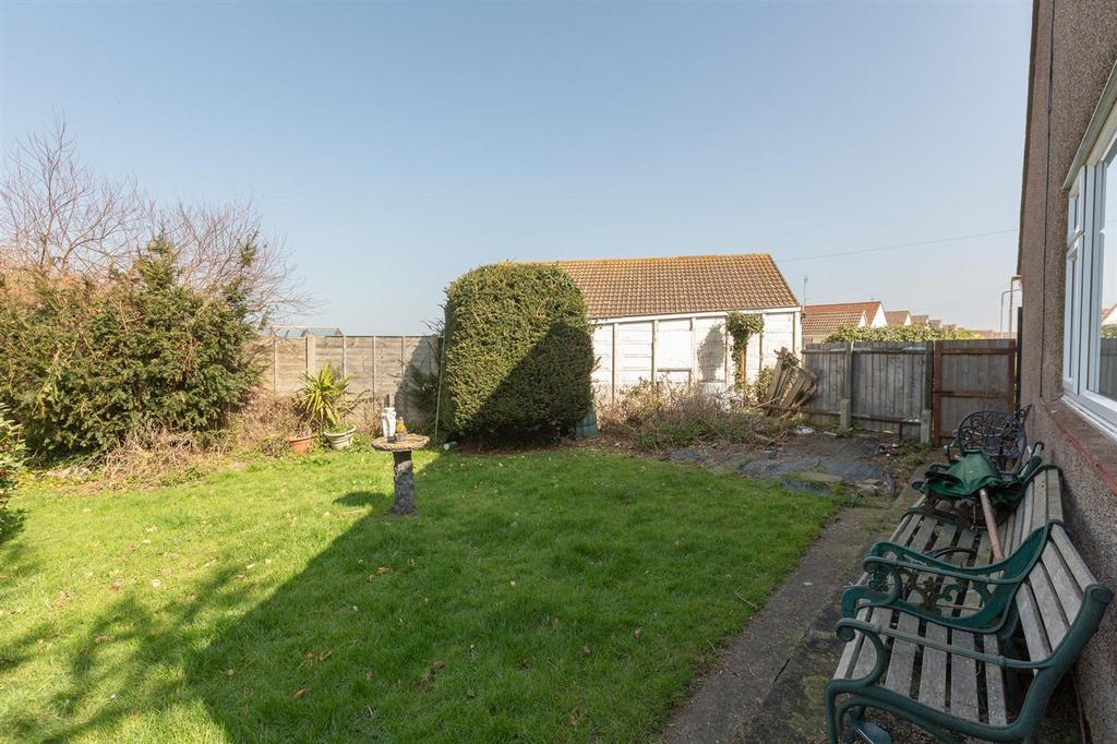 Queen Berthas Avenue, Birchington, CT7 3 bed detached bungalow £360,000