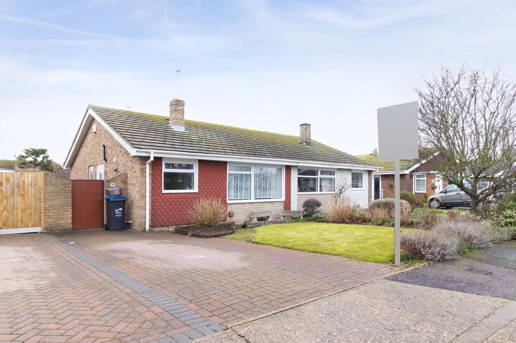 Marshall Crescent, Broadstairs, CT10 2 bed semidetached bungalow for