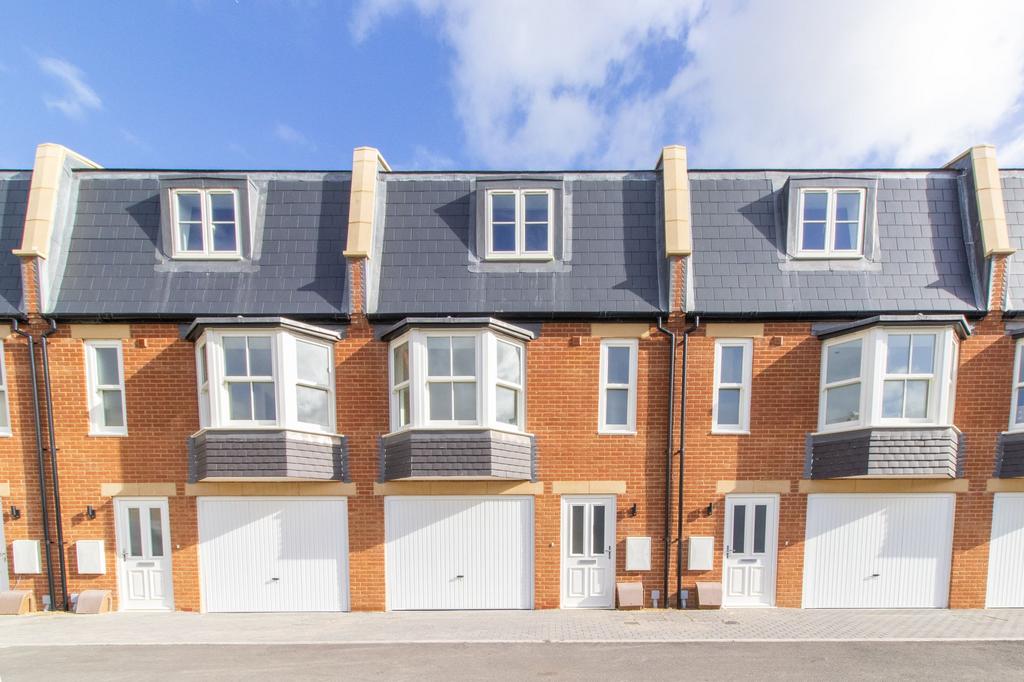 Herne Bay, CT6 3 bed terraced house for sale £400,000
