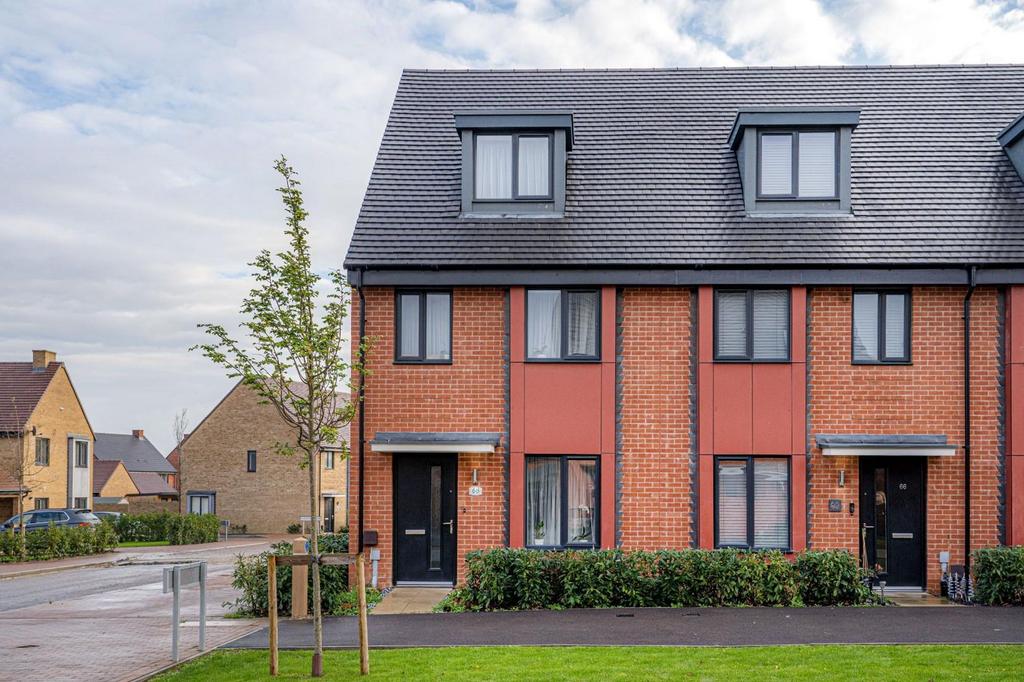 Heritage Road, Kingsnorth, TN25 3 bed end of terrace house for sale £350,000