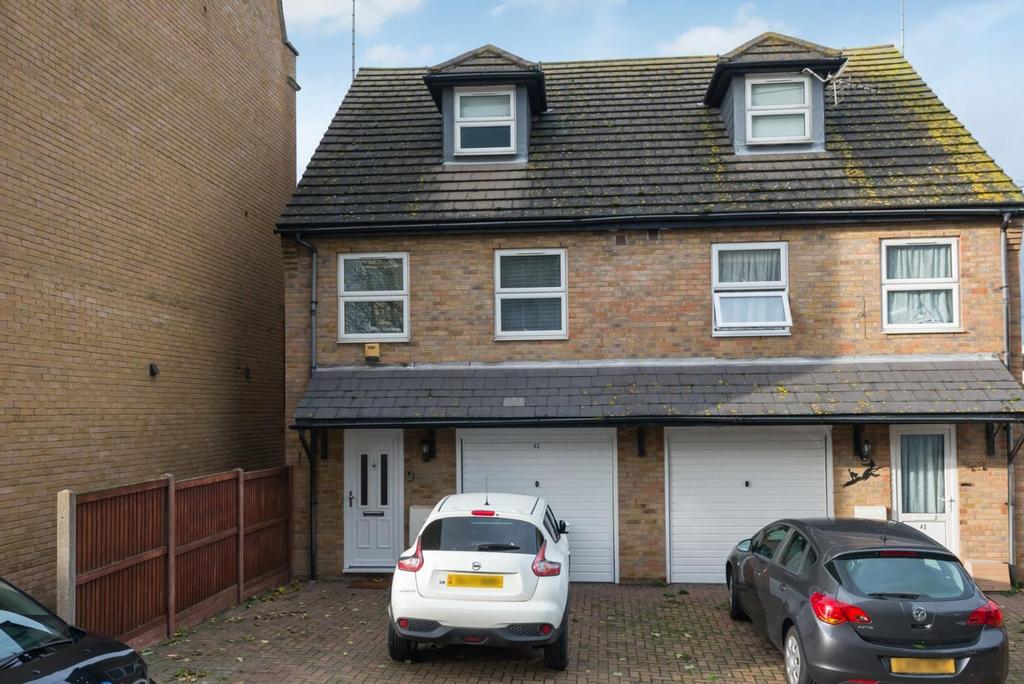 Albert Street, Ramsgate, CT11 3 bed semi-detached house - £340,000