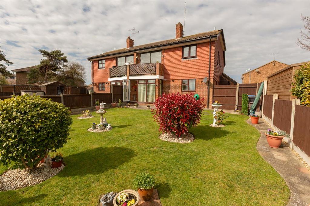 Dovedale, Birchington, CT7 2 bed flat £255,000