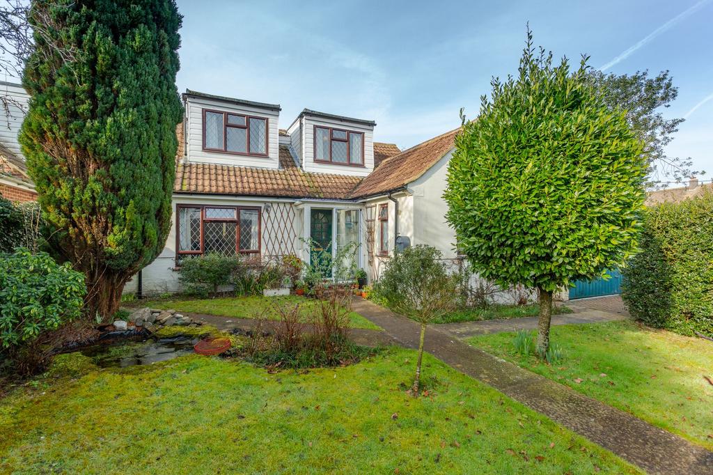 Dog Kennel Lane, Lyminge, CT18 5 bed detached house for sale £550,000