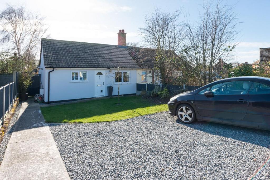 Rose Gardens, Minster, CT12 2 bed chalet for sale £325,000