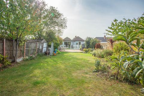 5 bedroom detached bungalow for sale - Maydowns Road, Chestfield, CT5