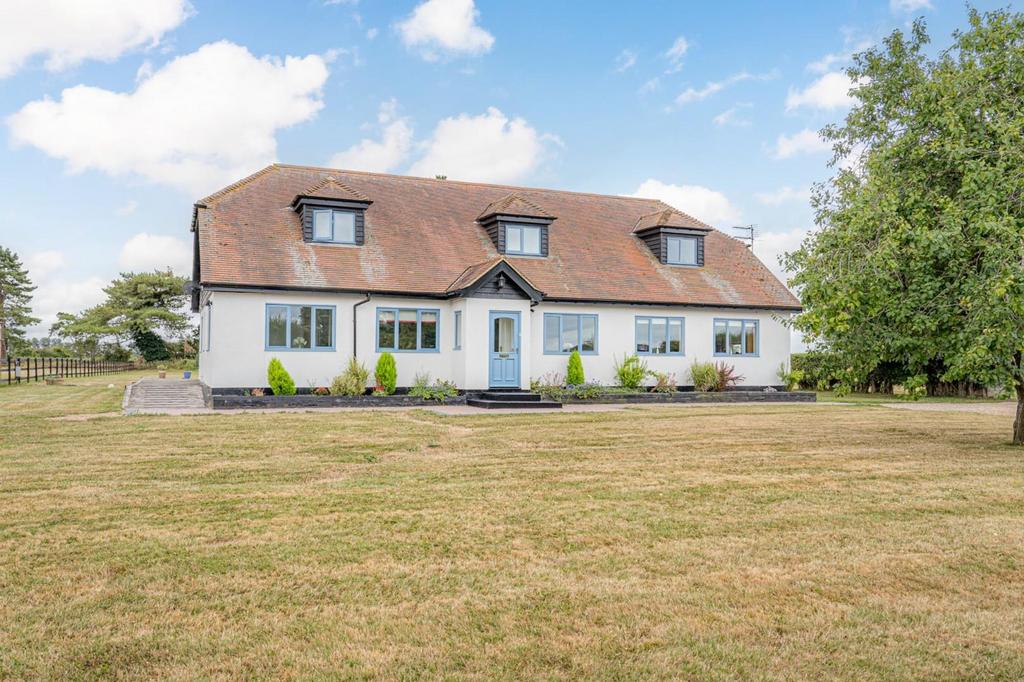 Station Road, Appledore, TN26 7 bed detached house for sale £950,000