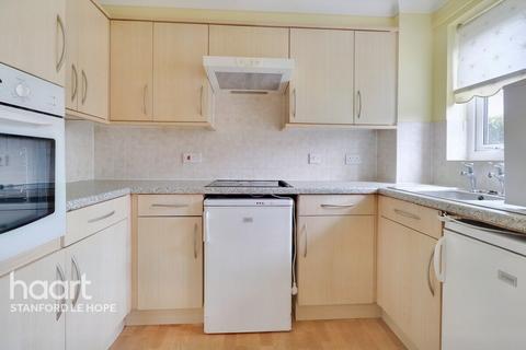 2 bedroom flat for sale - Butts Road, Stanford-Le-Hope