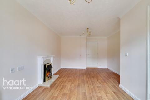 2 bedroom flat for sale - Butts Road, Stanford-Le-Hope