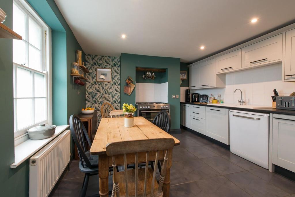 Plains Of Waterloo, Ramsgate, CT11 4 bed end of terrace house for sale