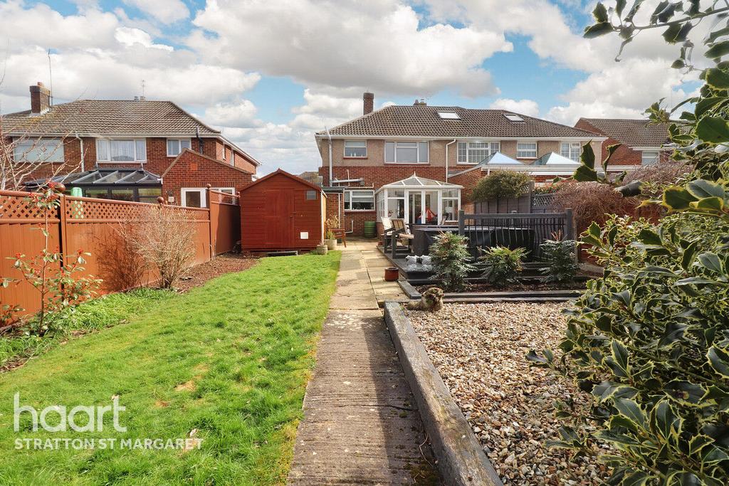 Frilford Drive, Swindon 3 bed semidetached house for sale £375,000