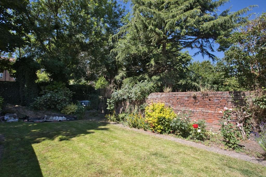 Trinity Road, Folkestone, CT20 2 bed ground floor flat £340,000