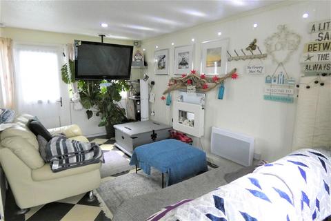 2 bedroom end of terrace house for sale, Trewent Park, Freshwater East, Tenby