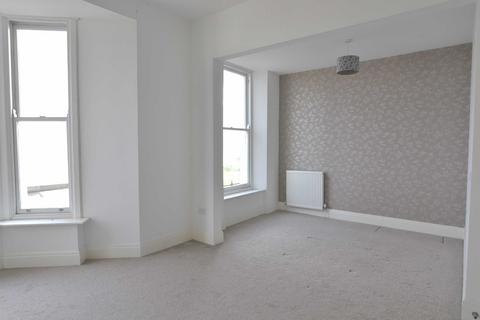 2 bedroom apartment to rent, Beverley Terrace, Cullercoats, NE30