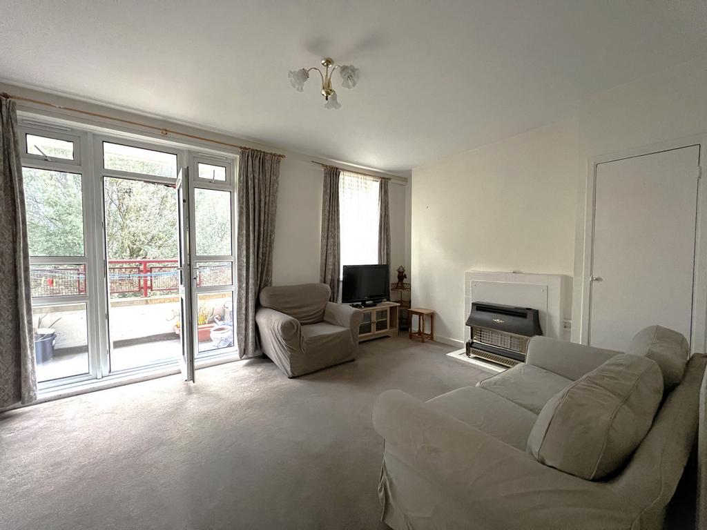 Appleshaw House, Champion Hill Estate, SE5 4 bed flat for sale £425,000