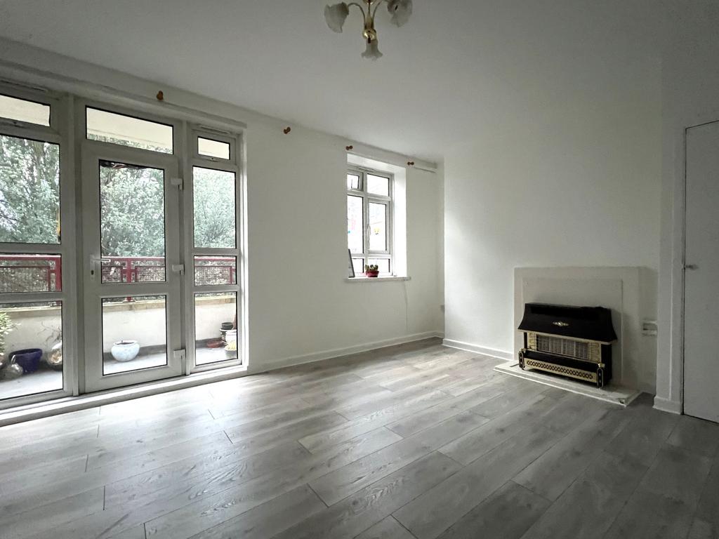 Appleshaw House, Champion Hill... 4 bed flat for sale £399,950