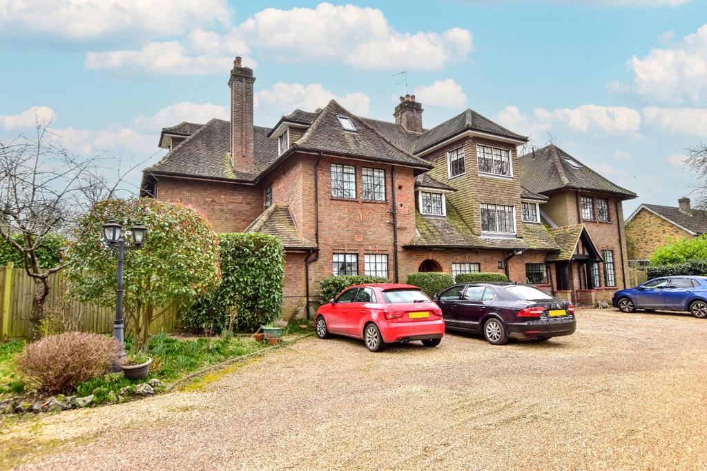 Old Shire Lane, Chorleywood... 2 bed flat £550,000
