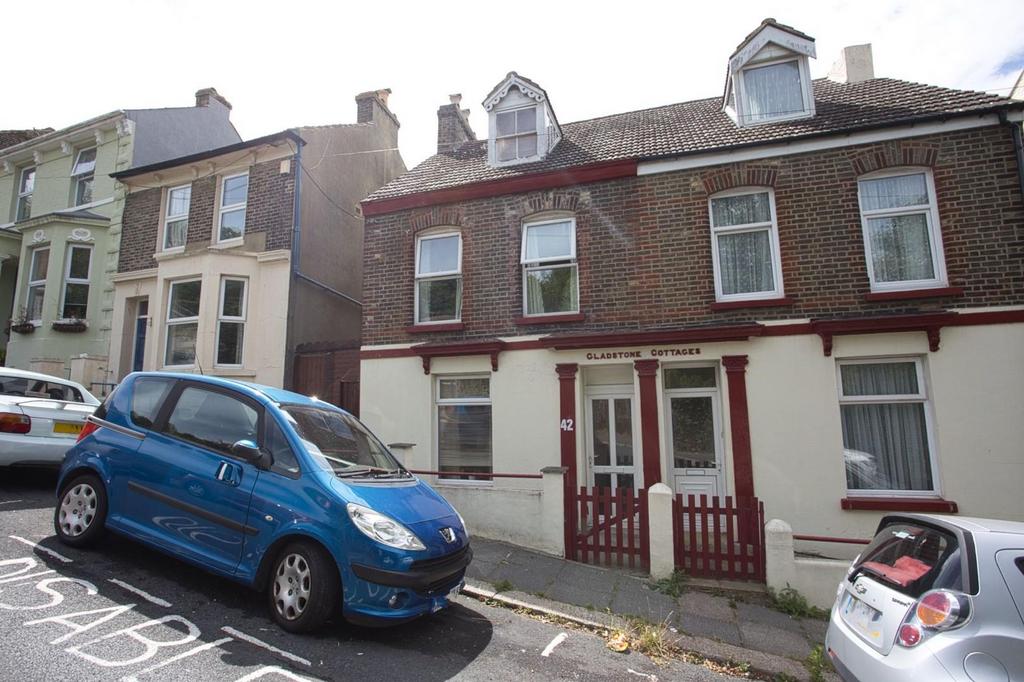 Clarendon Road, Dover, CT17 3 bed end of terrace house for sale £200,000