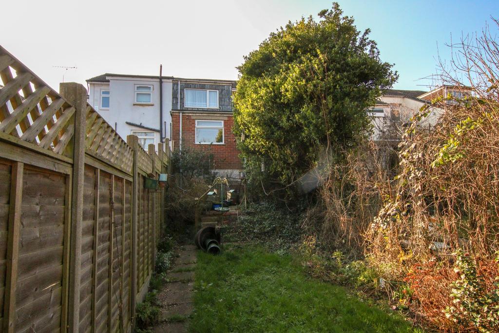 Firgrove Road, Freemantle, Southampton 2 bed terraced house £220,000